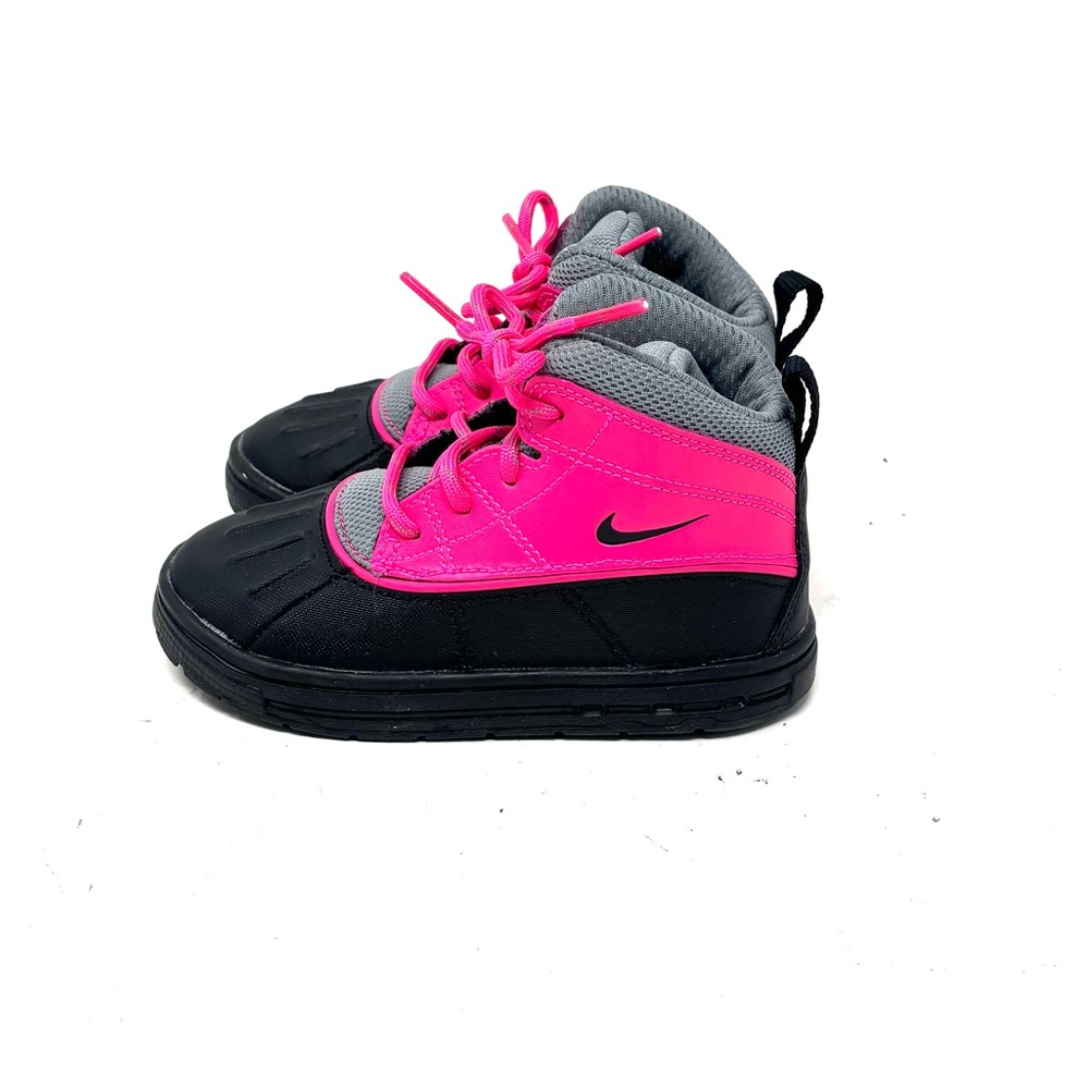 NEW Nike ACG Boots